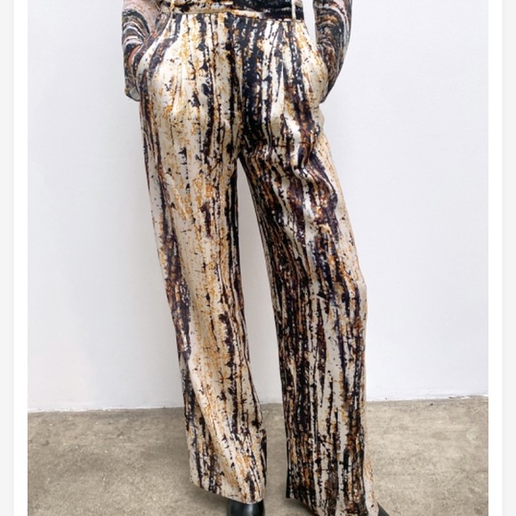 Zara | Abstract Wide Leg Pants - Picture 3 of 9